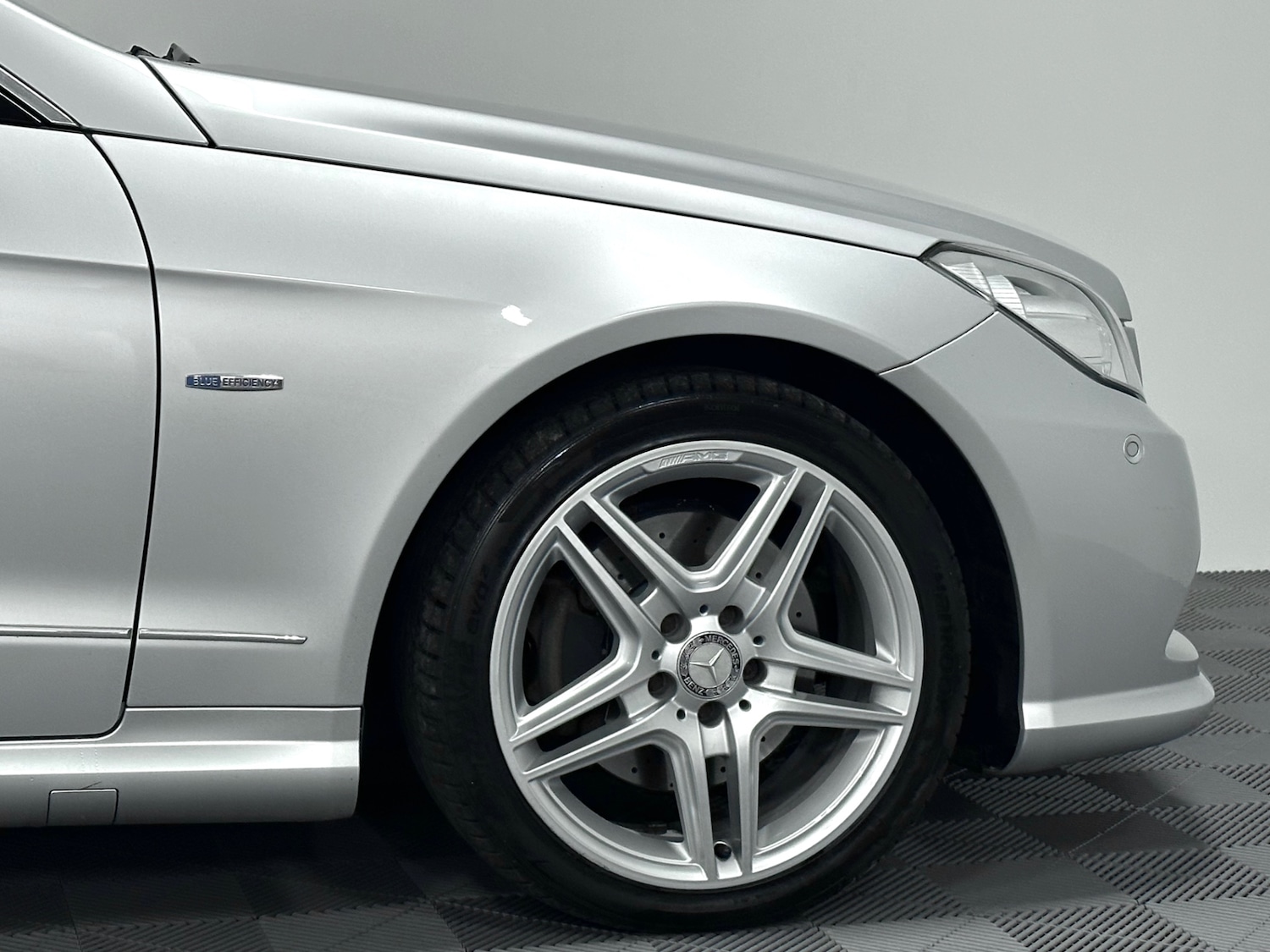 Used Mercedes-Benz E Class 2011 for sale - 76904633: Photo 32