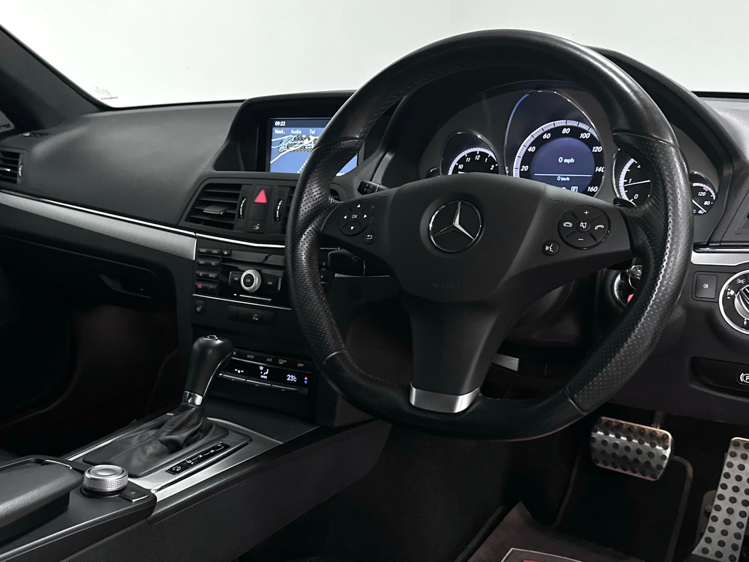 Used Mercedes-Benz E Class 2011 for sale - 76904633: Photo 4