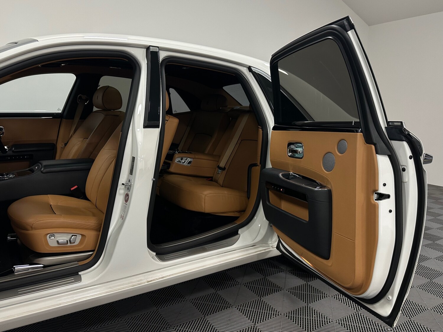 Used Rolls-Royce Ghost 2013 for sale - 78163853: Photo 31