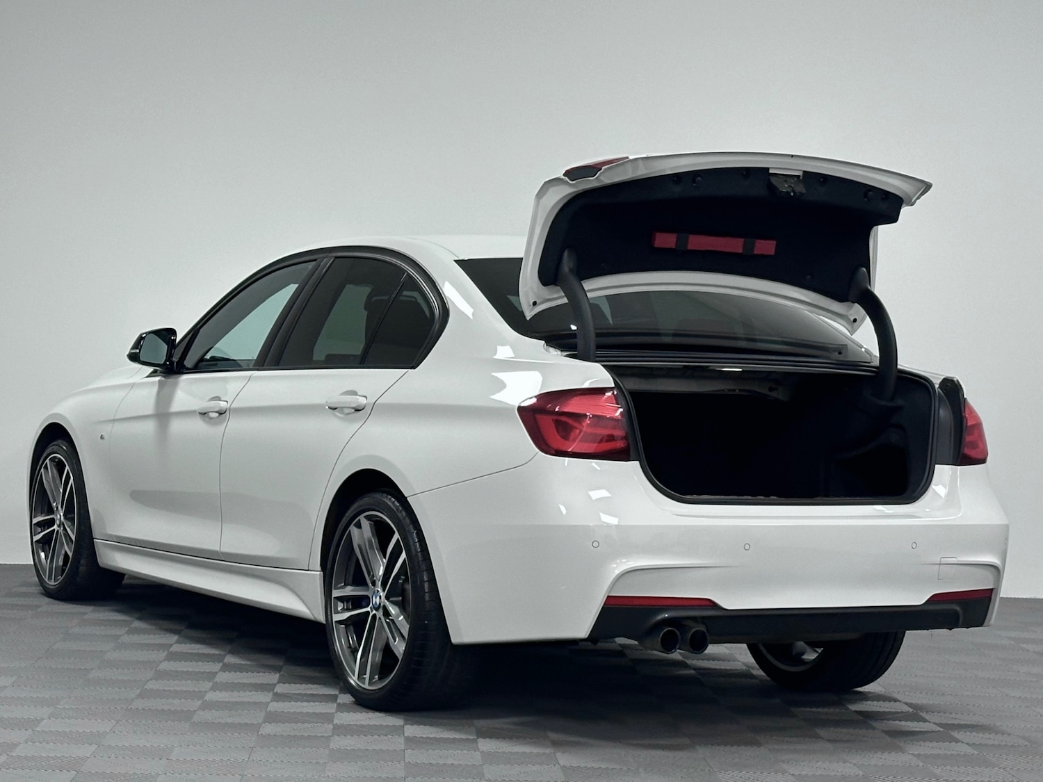 Used BMW 3 Series 2018 for sale - 77789208: Photo 17