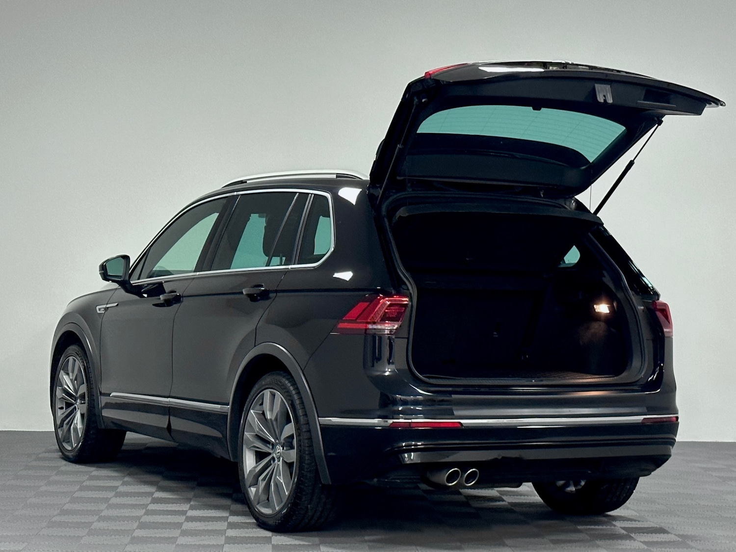 Used Volkswagen Tiguan 2018 for sale - 76830760: Photo 14