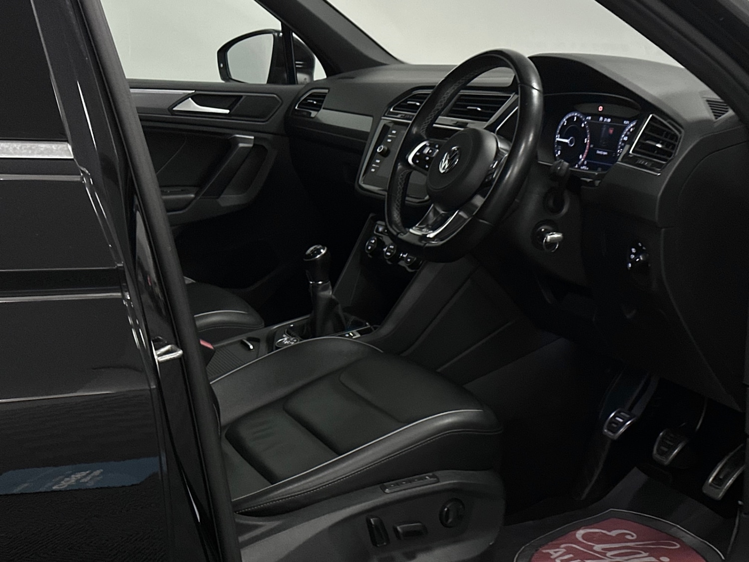 Used Volkswagen Tiguan 2018 for sale - 76830760: Photo 15