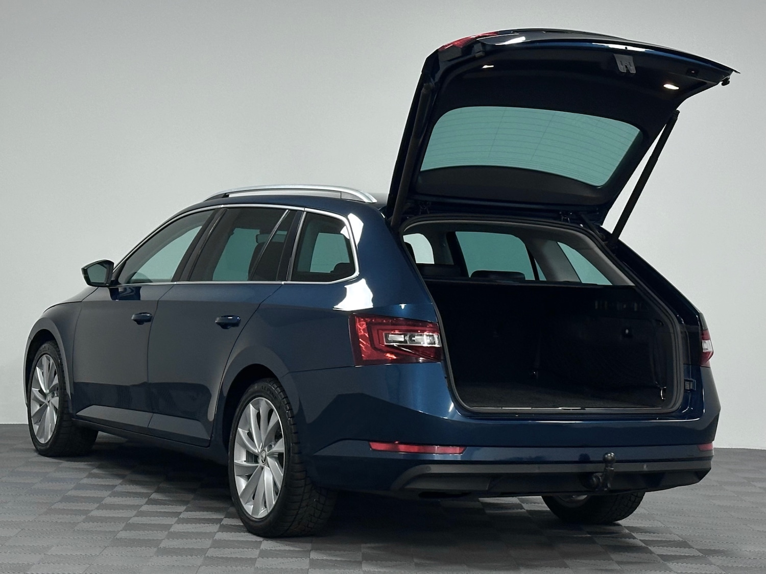 Used Skoda Superb 2017 for sale - 78026222: Photo 16