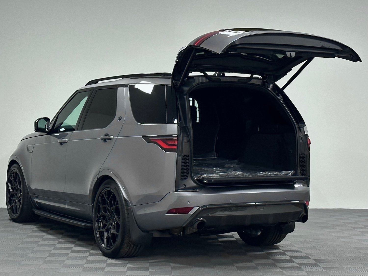 Used Land Rover Discovery 2025 for sale - 76449242: Photo 11