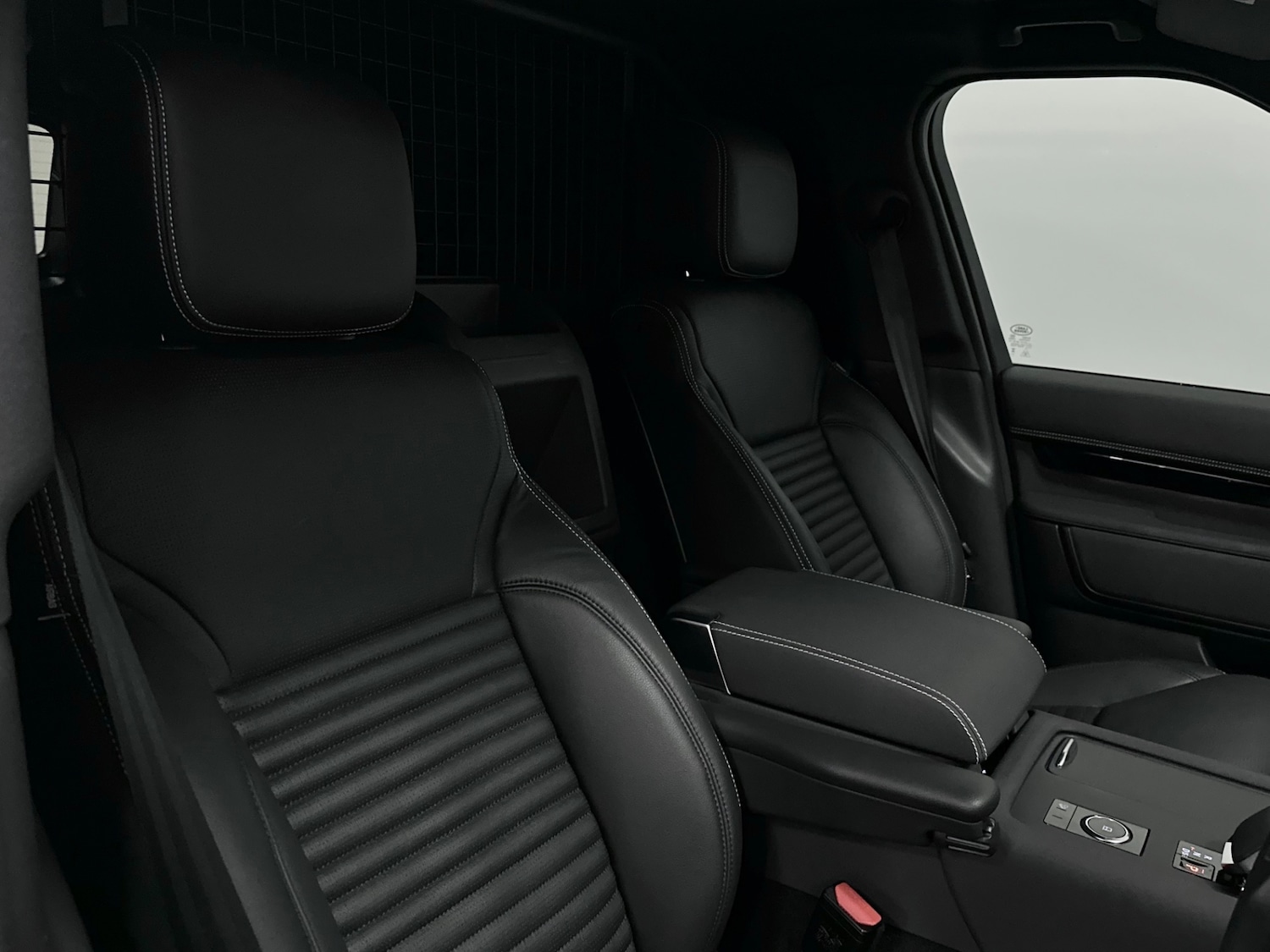 Used Land Rover Discovery 2025 for sale - 76449242: Photo 16