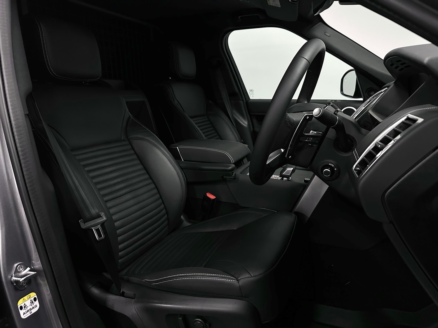 Used Land Rover Discovery 2025 for sale - 76449242: Photo 5