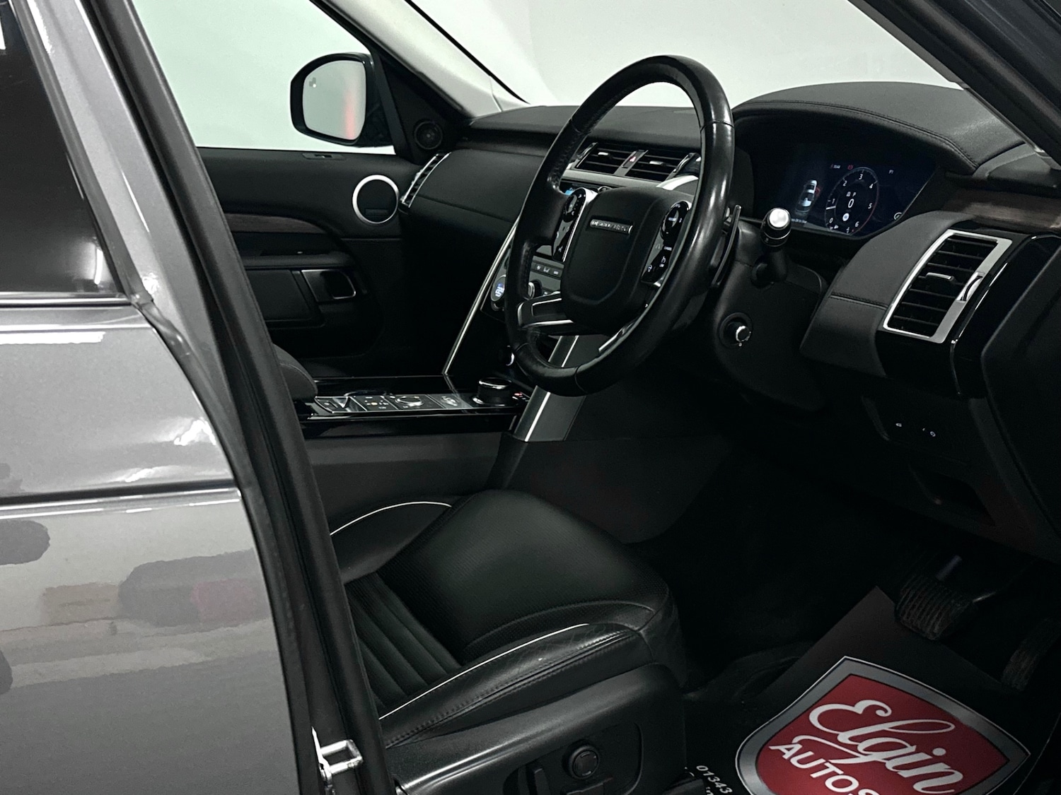 Used Land Rover Discovery 2018 for sale - 77743200: Photo 11