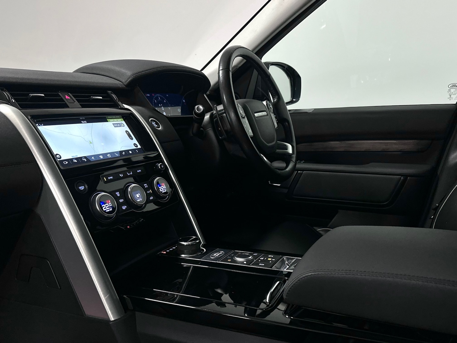 Used Land Rover Discovery 2018 for sale - 77743200: Photo 16