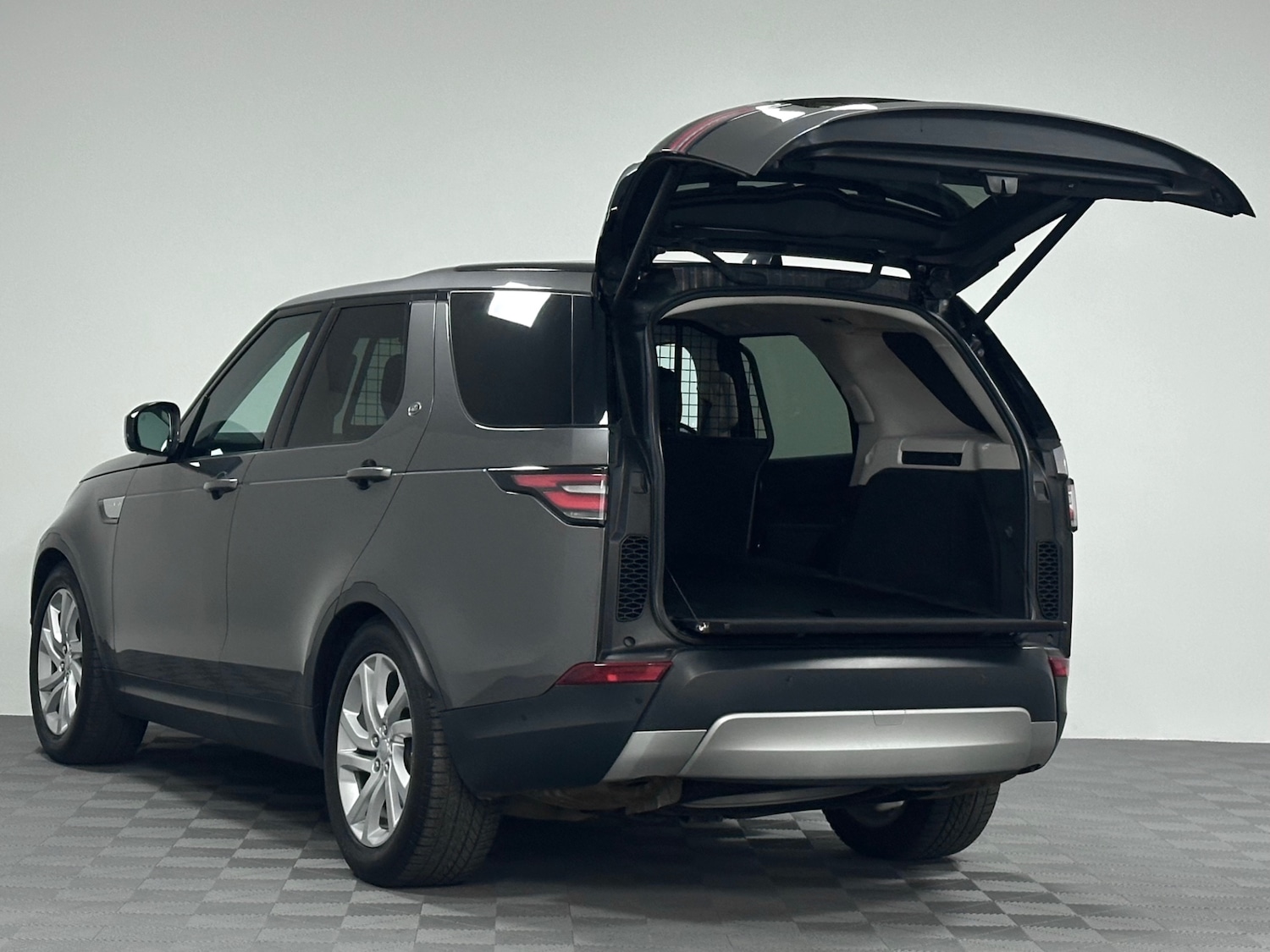 Used Land Rover Discovery 2018 for sale - 77743200: Photo 17