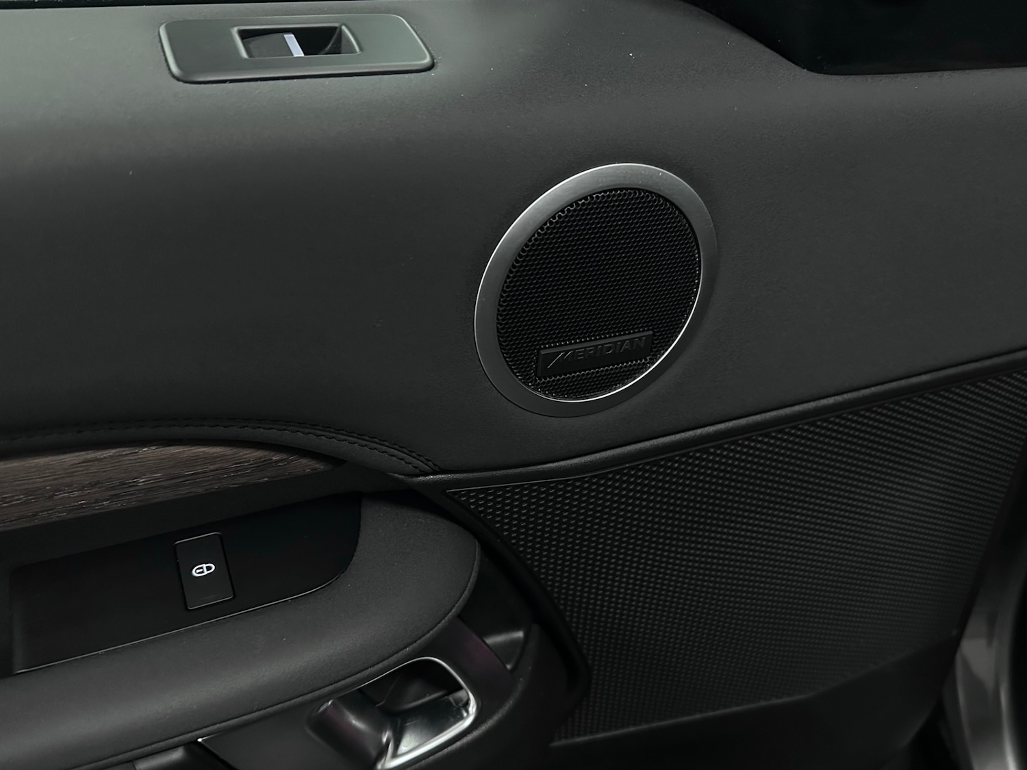 Used Land Rover Discovery 2018 for sale - 77743200: Photo 24