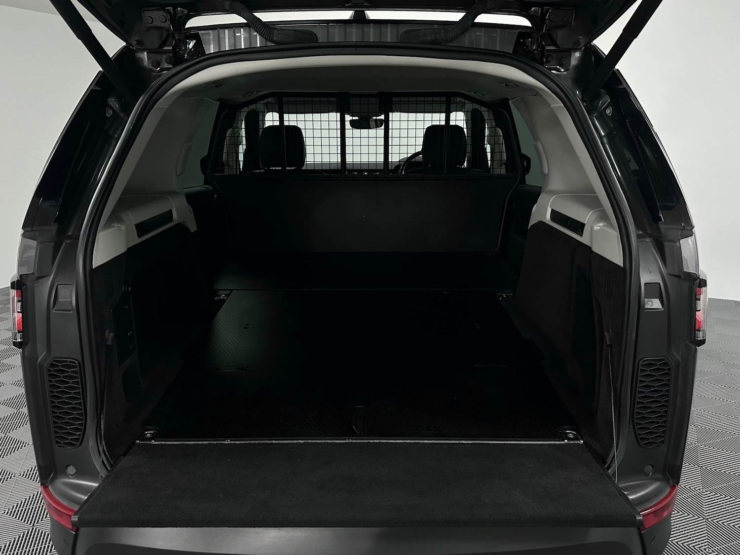 Used Land Rover Discovery 2018 for sale - 77743200: Photo 25