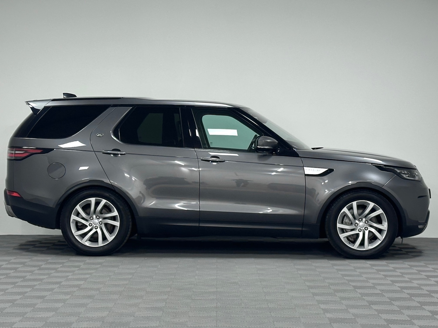 Used Land Rover Discovery 2018 for sale - 77743200: Photo 33