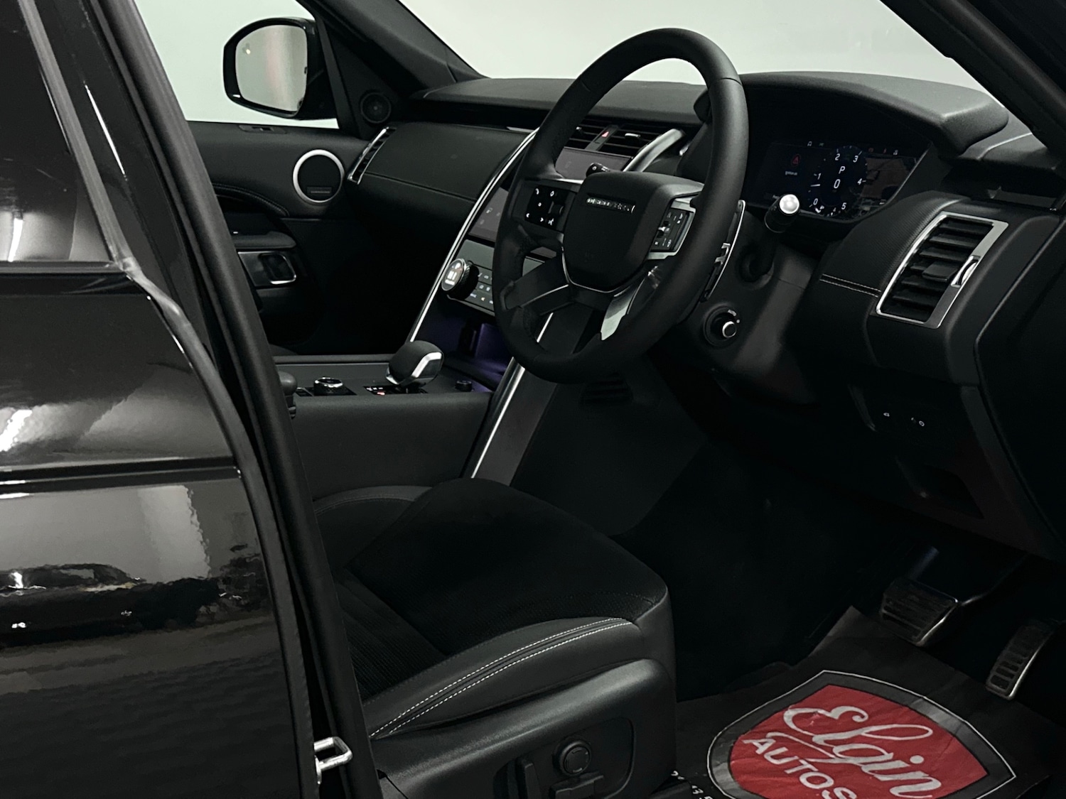 Used Land Rover Discovery 2023 for sale - 76859566: Photo 15