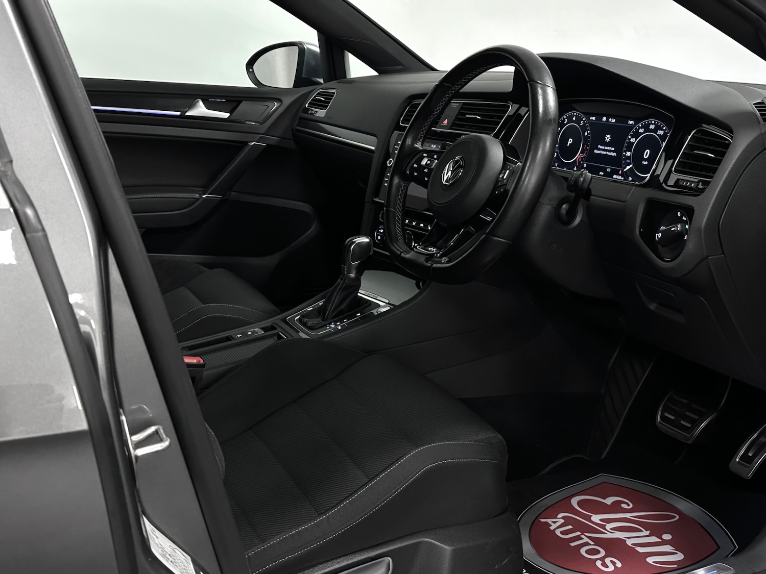 Used Volkswagen Golf 2017 for sale - 77991945: Photo 16