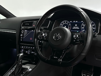 Used Volkswagen Golf 2017 for sale - 77991945: Photo