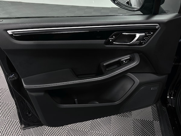 Used Porsche Macan 2018 for sale - 76171331: Photo 26