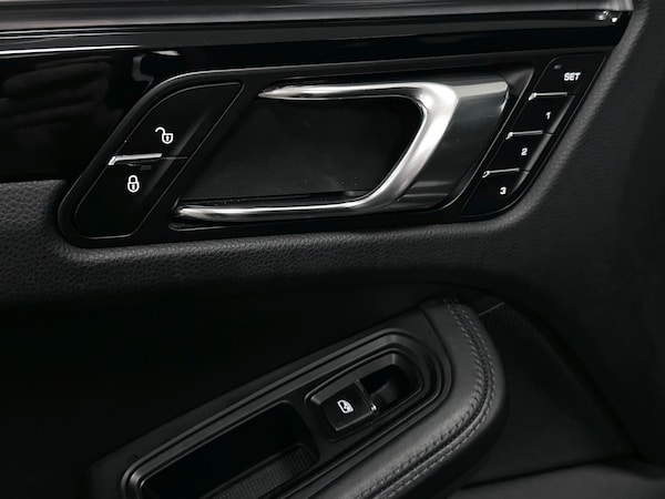Used Porsche Macan 2018 for sale - 76171331: Photo 27