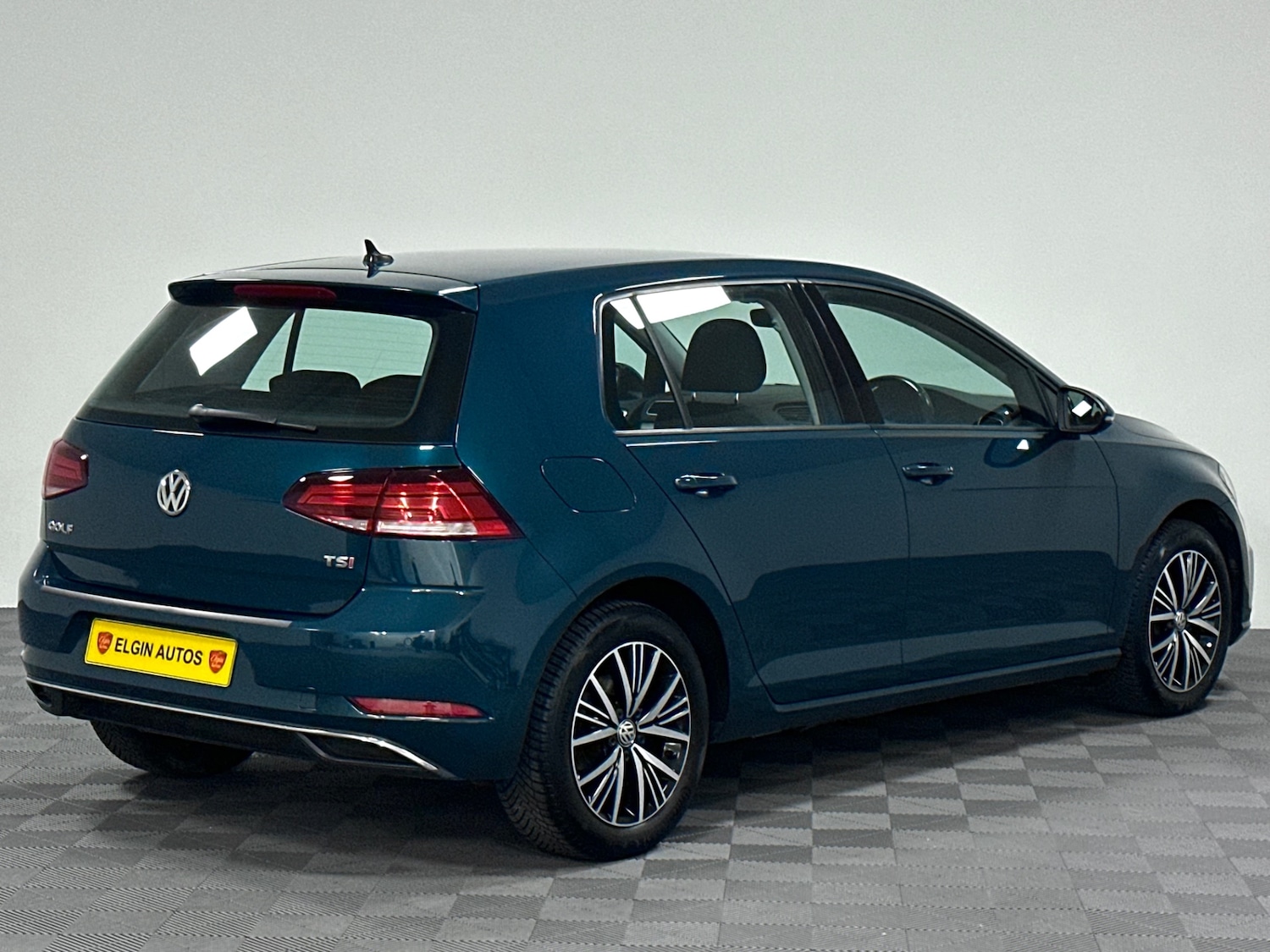 Used Volkswagen Golf 2017 for sale - 76969433: Photo 13