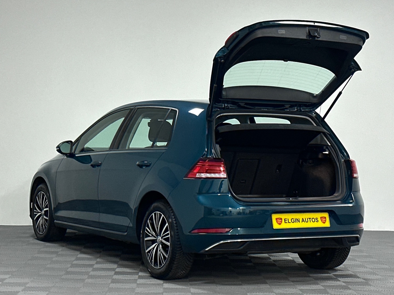 Used Volkswagen Golf 2017 for sale - 76969433: Photo 14