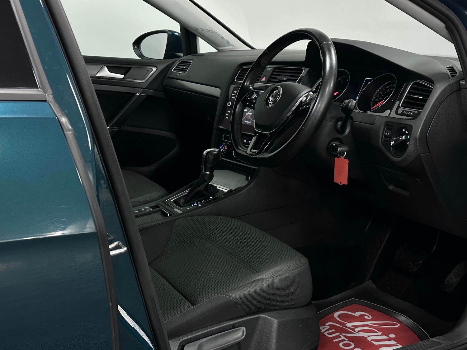 Used Volkswagen Golf 2017 for sale - 76969433: Photo 15