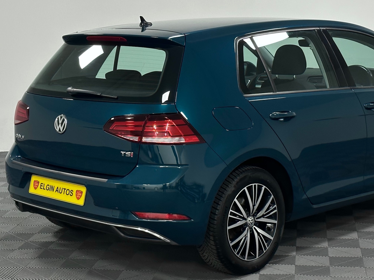 Used Volkswagen Golf 2017 for sale - 76969433: Photo 27