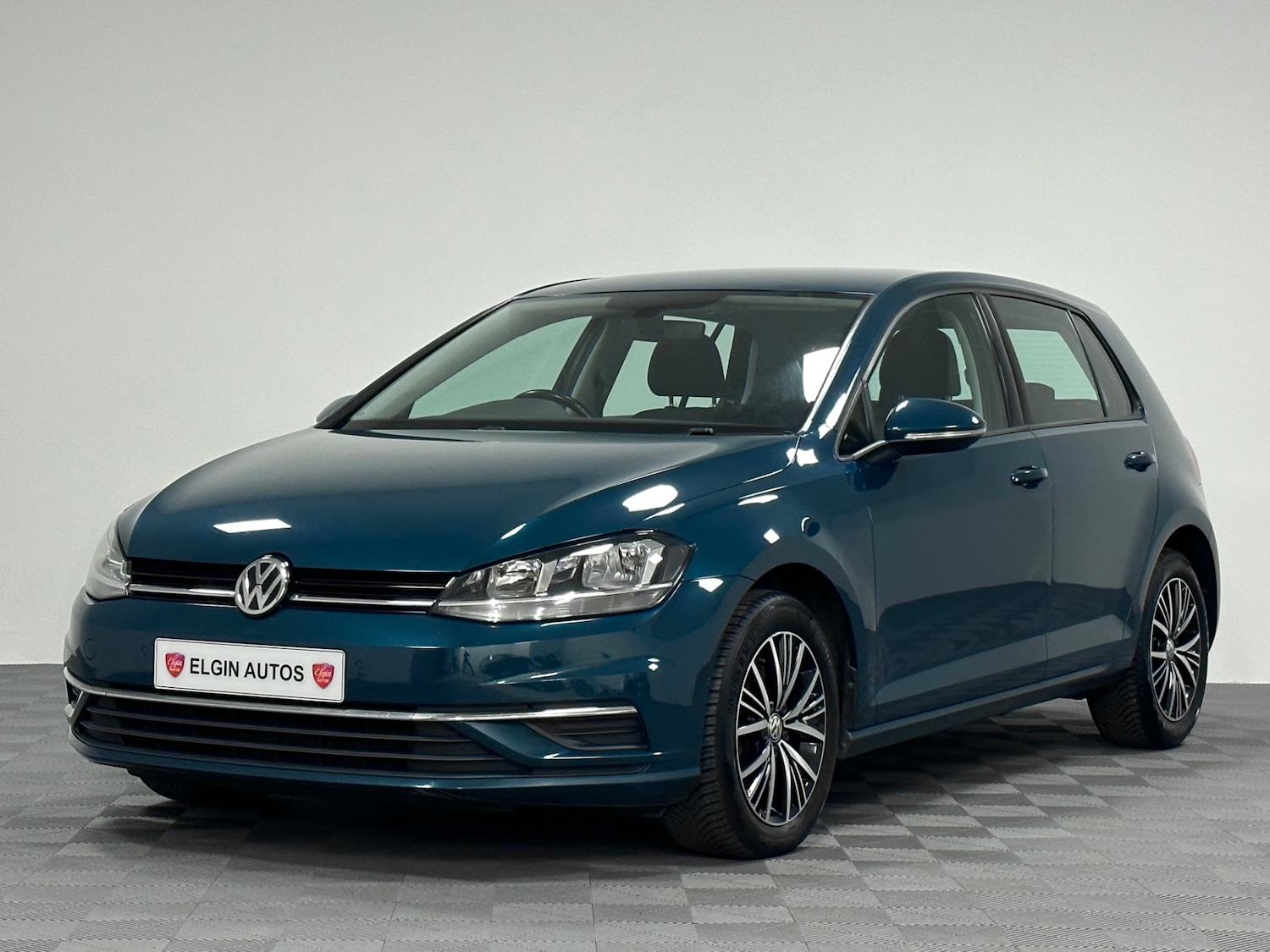 Used Volkswagen Golf 2017 for sale - 76969433: Photo 3