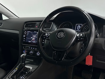 Used Volkswagen Golf 2017 for sale - 76969433: Photo