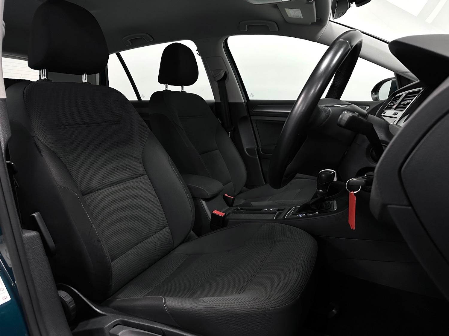 Used Volkswagen Golf 2017 for sale - 76969433: Photo 5