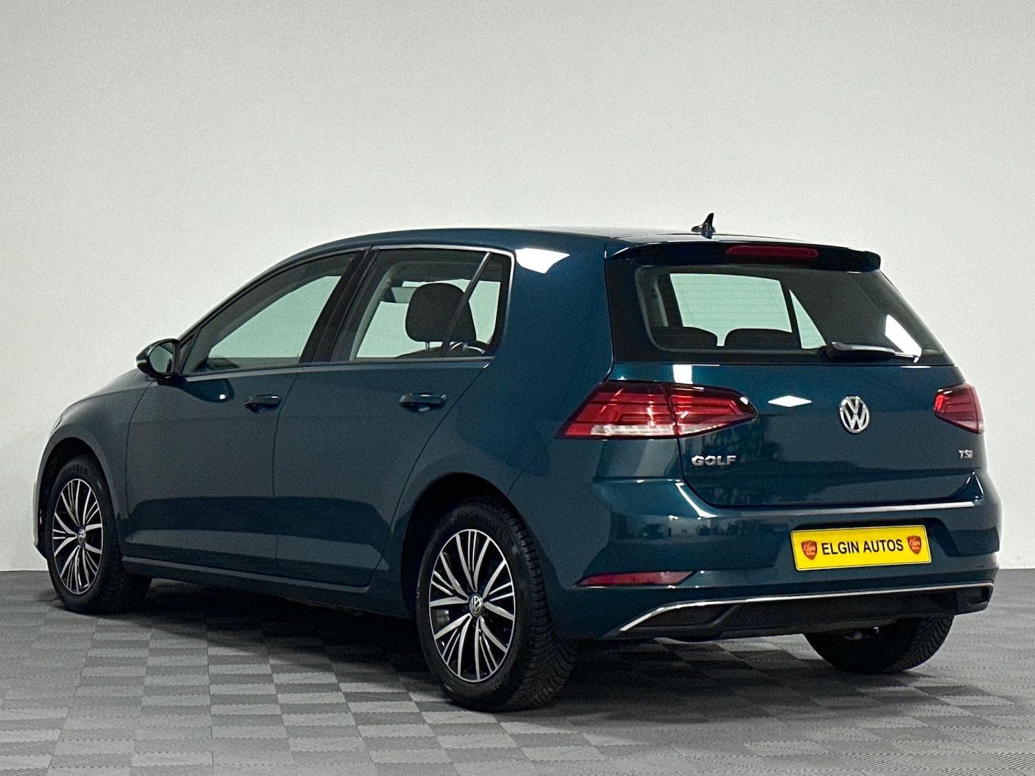 Used Volkswagen Golf 2017 for sale - 76969433: Photo 6