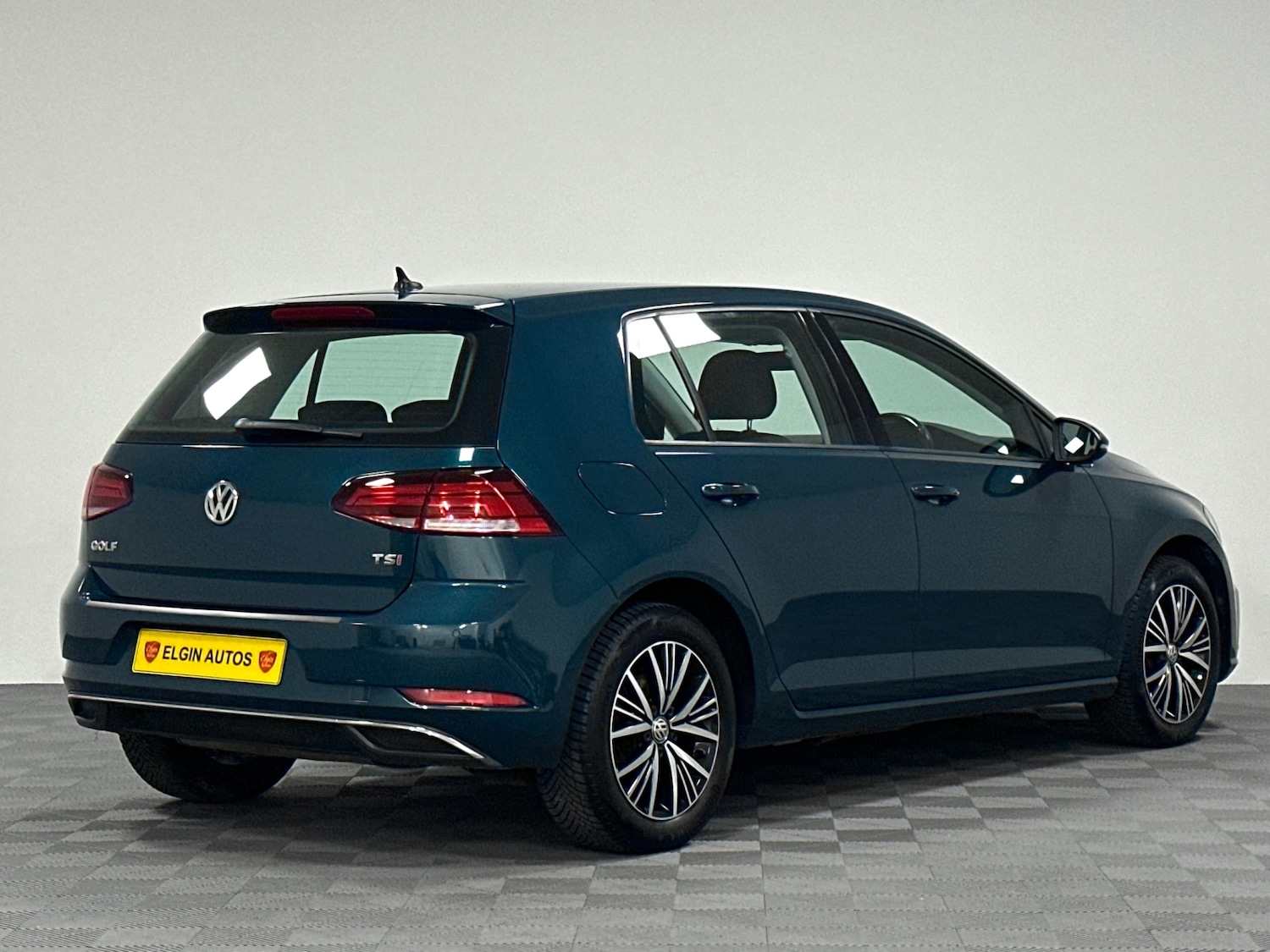 Used Volkswagen Golf 2017 for sale - 76969433: Photo 8
