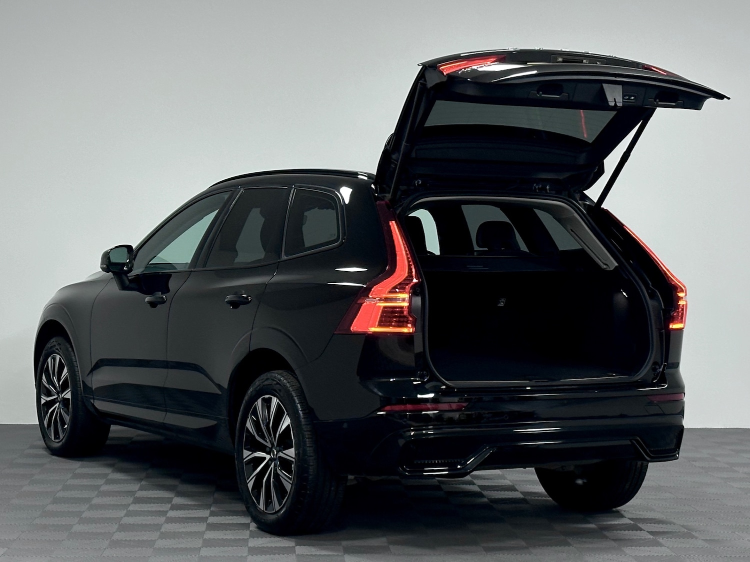 Used Volvo XC60 2023 for sale - 77336063: Photo 14