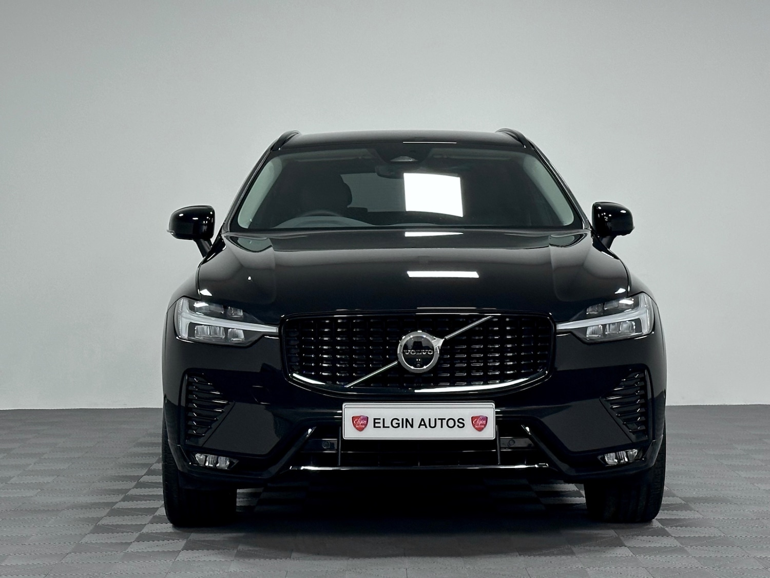 Used Volvo XC60 2023 for sale - 77336063: Photo 2