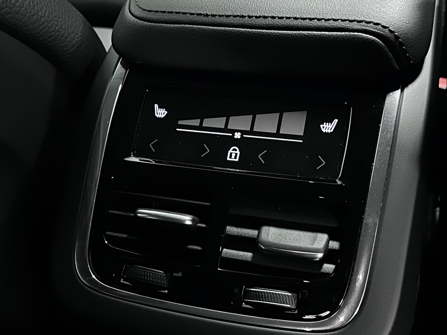 Used Volvo XC60 2023 for sale - 77336063: Photo 23