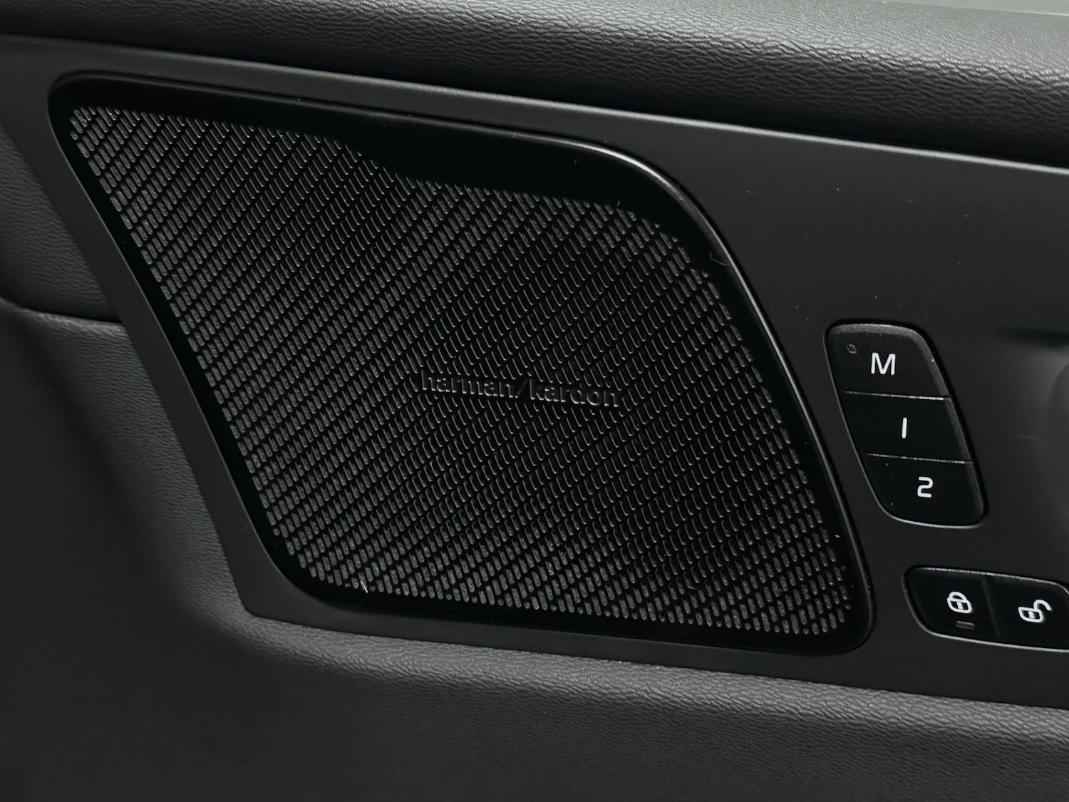 Used Volvo XC60 2023 for sale - 77336063: Photo 24