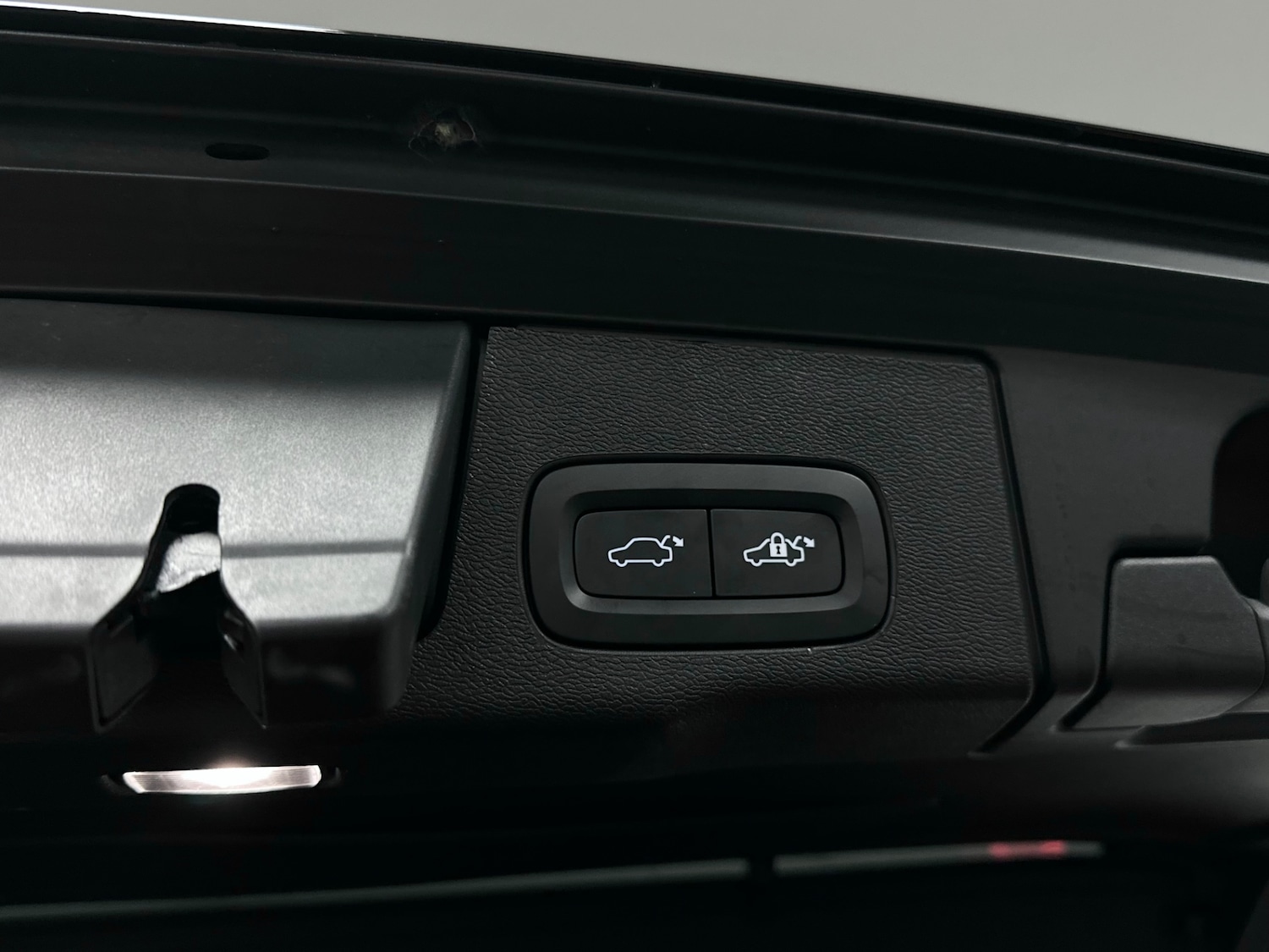 Used Volvo XC60 2023 for sale - 77336063: Photo 28