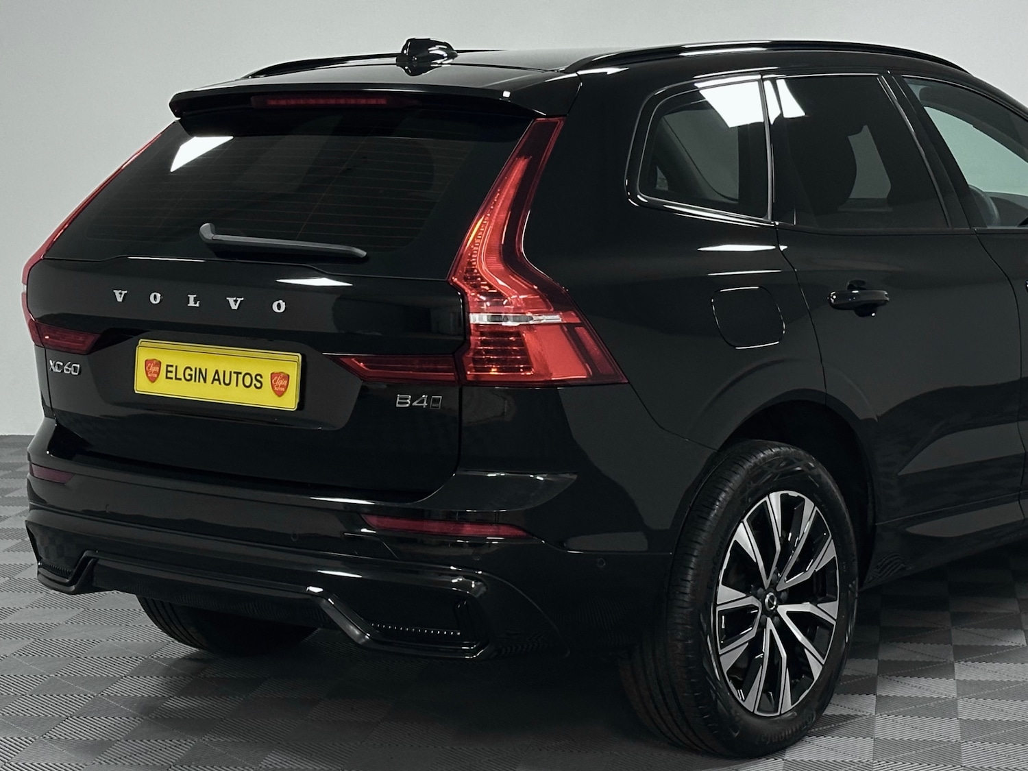 Used Volvo XC60 2023 for sale - 77336063: Photo 30