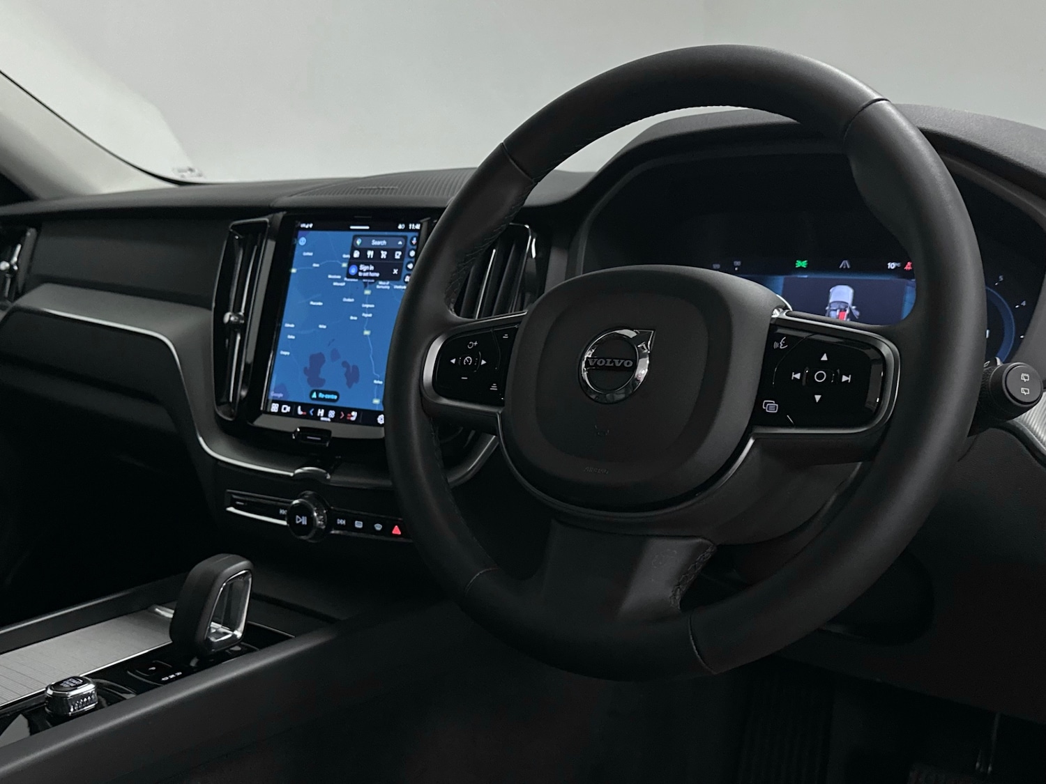 Used Volvo XC60 2023 for sale - 77336063: Photo 4