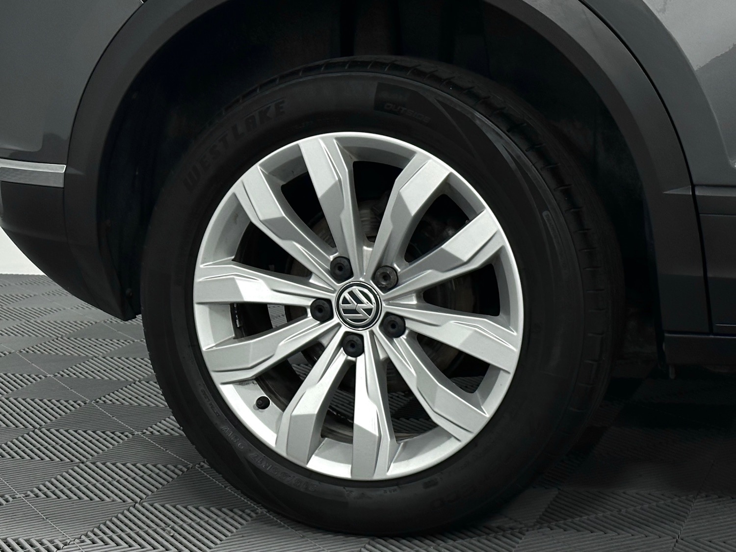 Used Volkswagen T-Roc 2018 for sale - 76461933: Photo 9