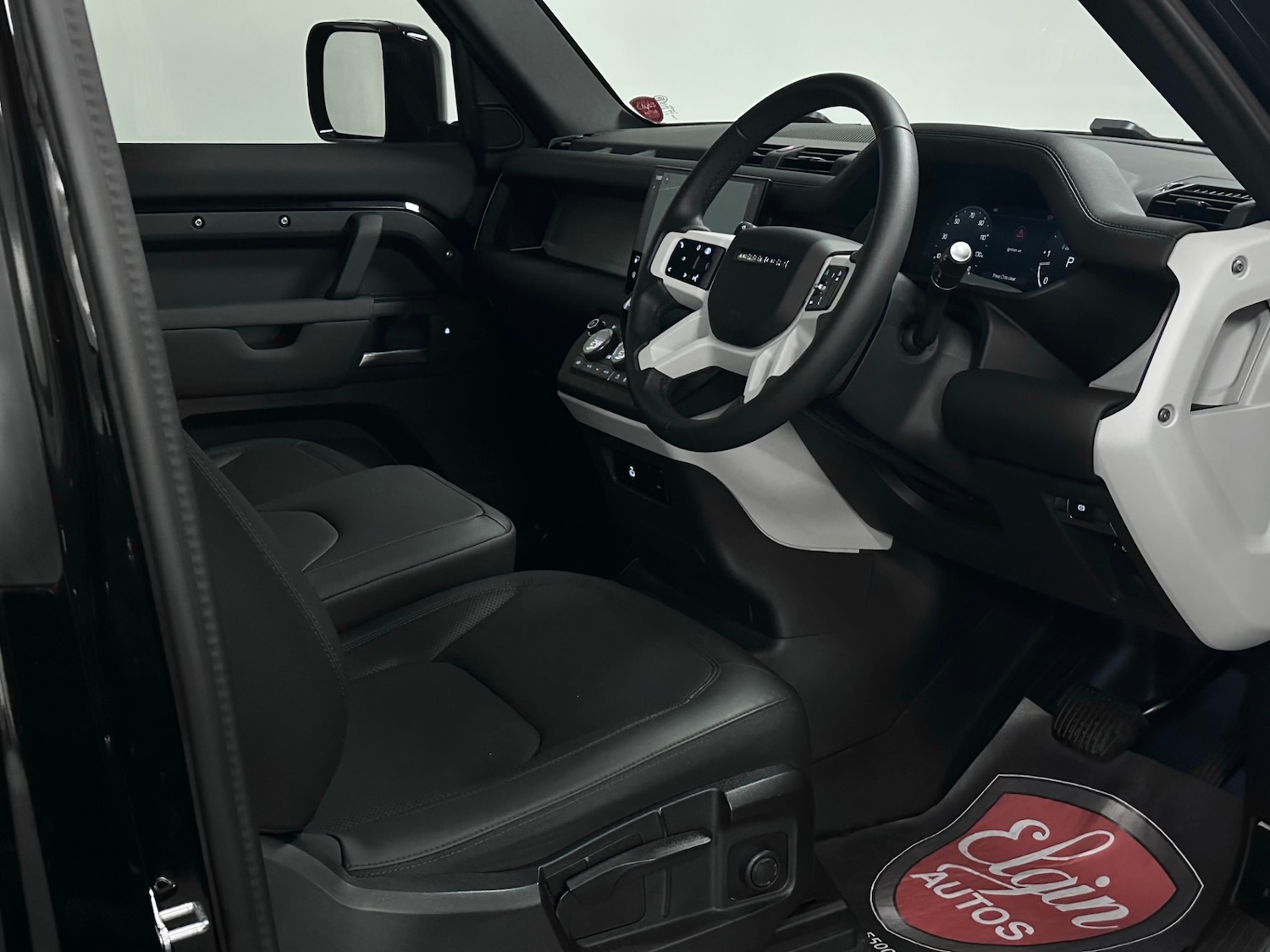 Used Land Rover Defender 90 2025 for sale - 77001269: Photo 11