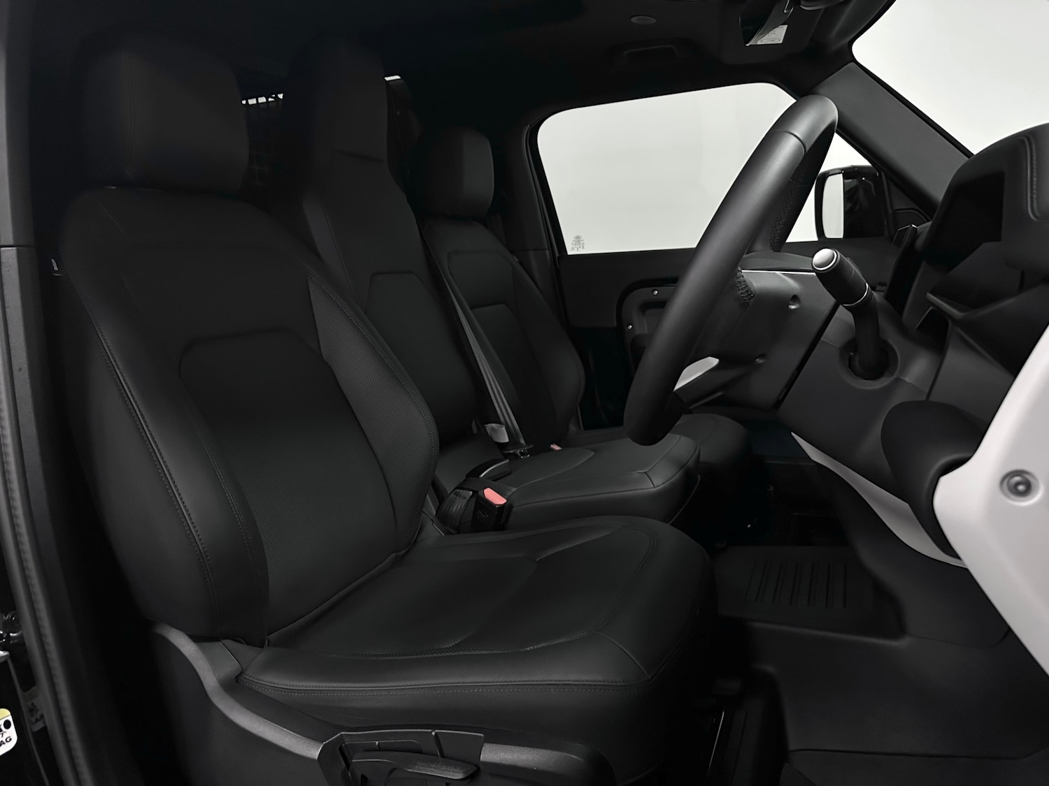 Used Land Rover Defender 90 2025 for sale - 77001269: Photo 13