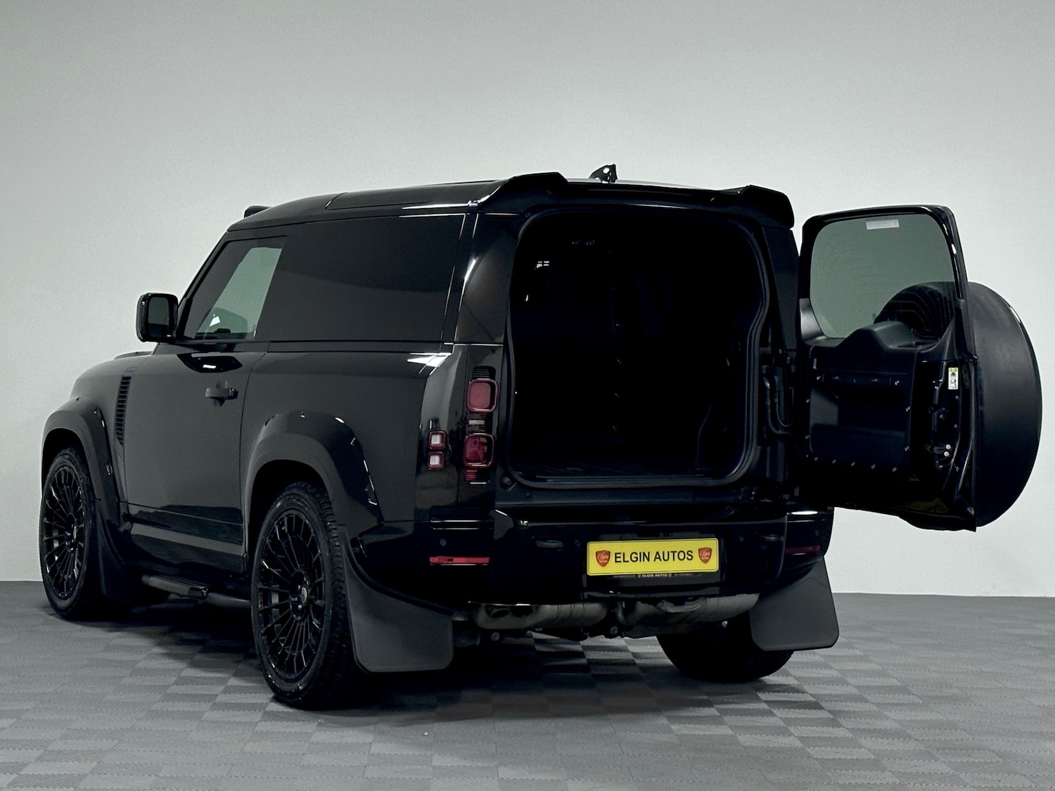 Used Land Rover Defender 90 2025 for sale - 77001269: Photo 16