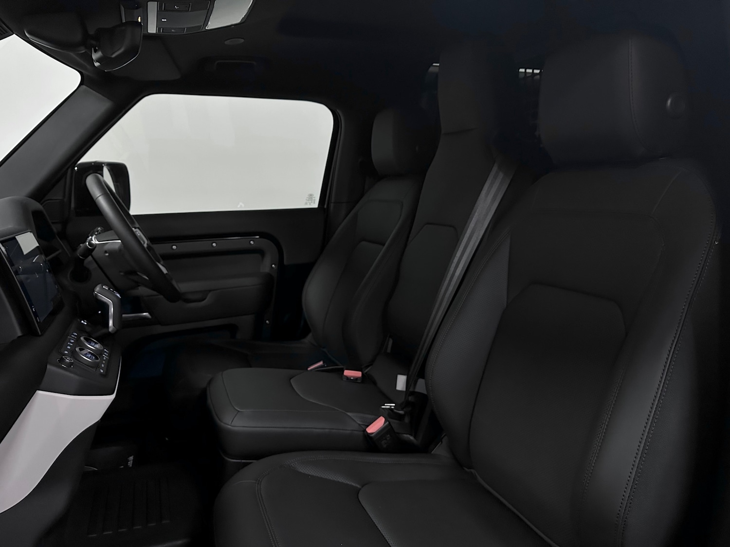 Used Land Rover Defender 90 2025 for sale - 77001269: Photo 18