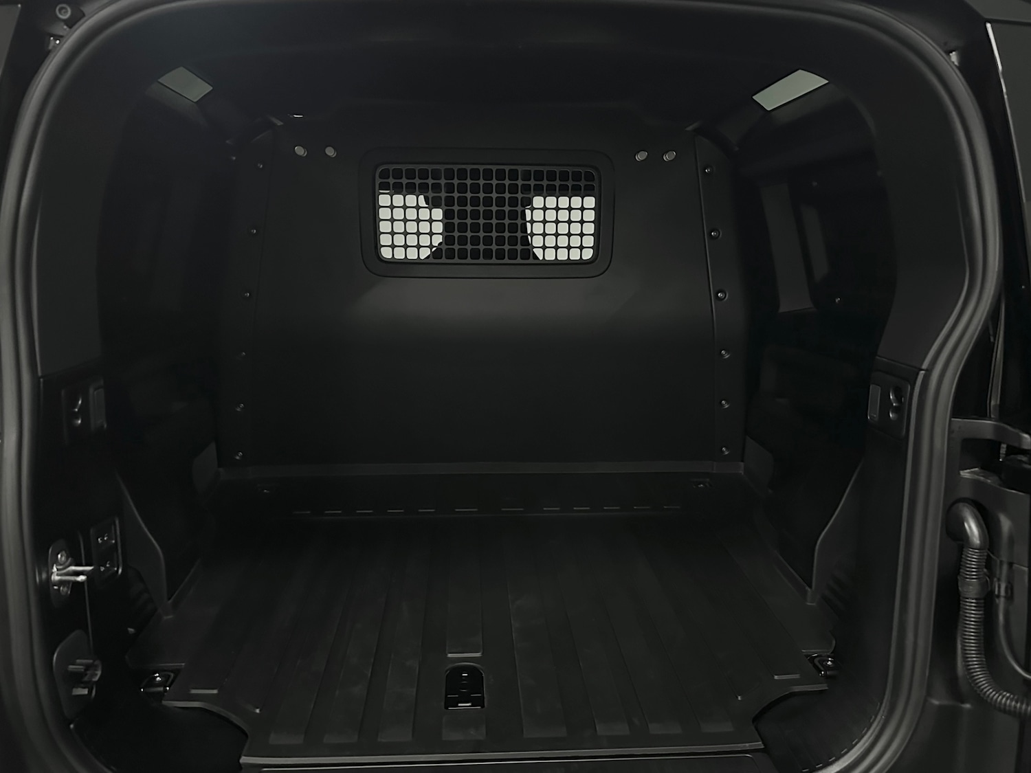 Used Land Rover Defender 90 2025 for sale - 77001269: Photo 21