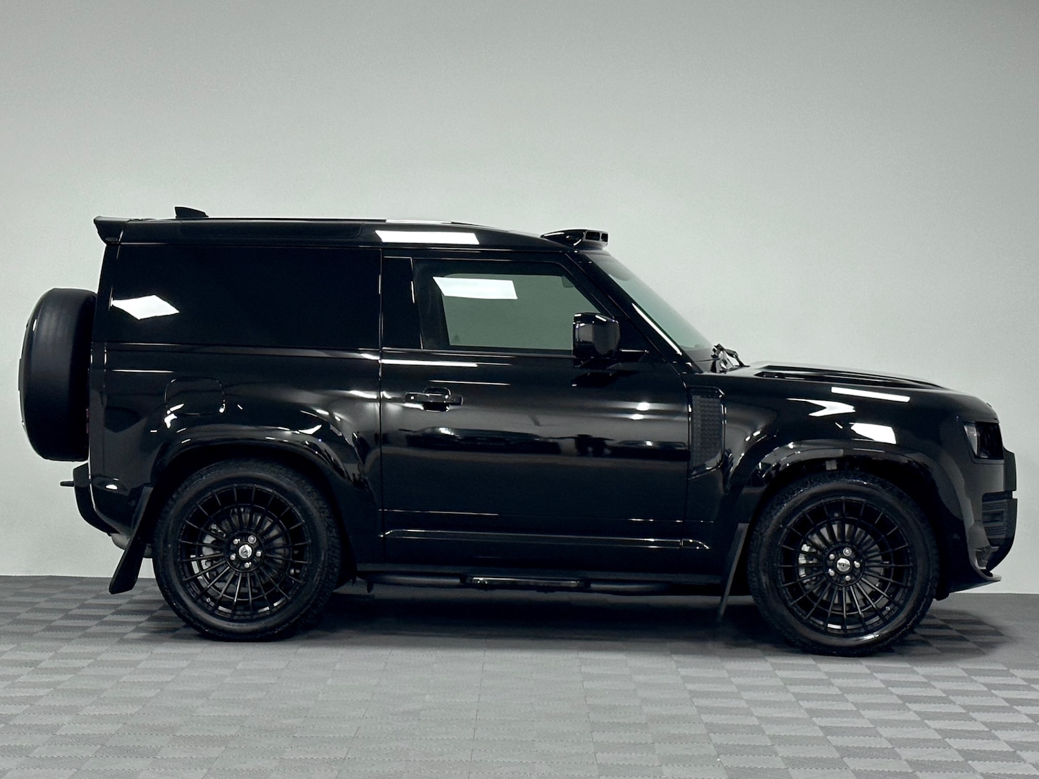 Used Land Rover Defender 90 2025 for sale - 77001269: Photo 30