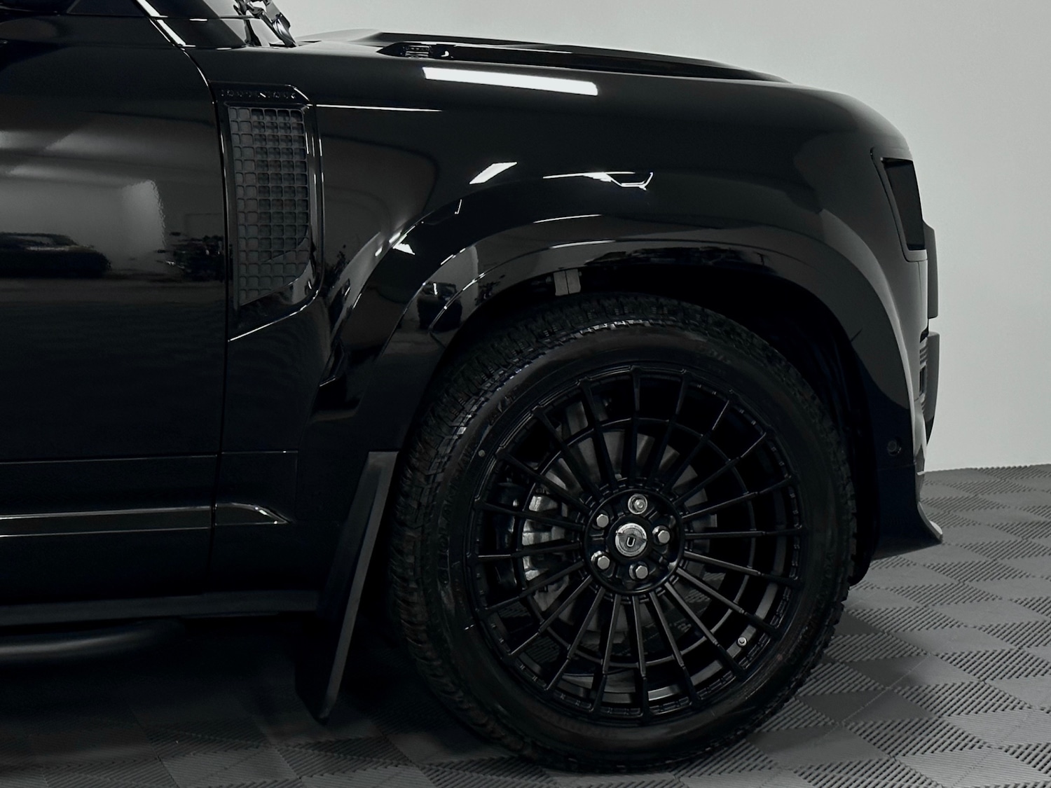 Used Land Rover Defender 90 2025 for sale - 77001269: Photo 31