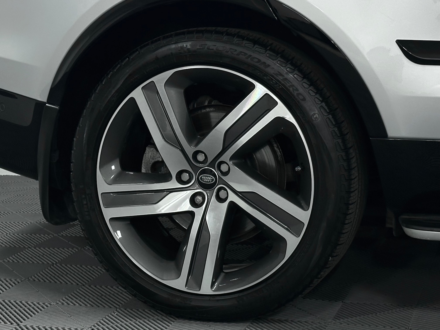 Used Land Rover Discovery 2022 for sale - 77935238: Photo 13