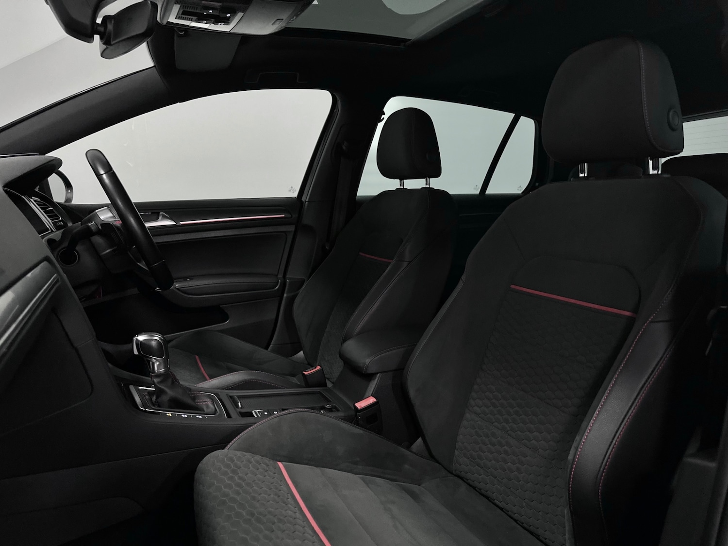 Used Volkswagen Golf 2019 for sale - 77848131: Photo 21