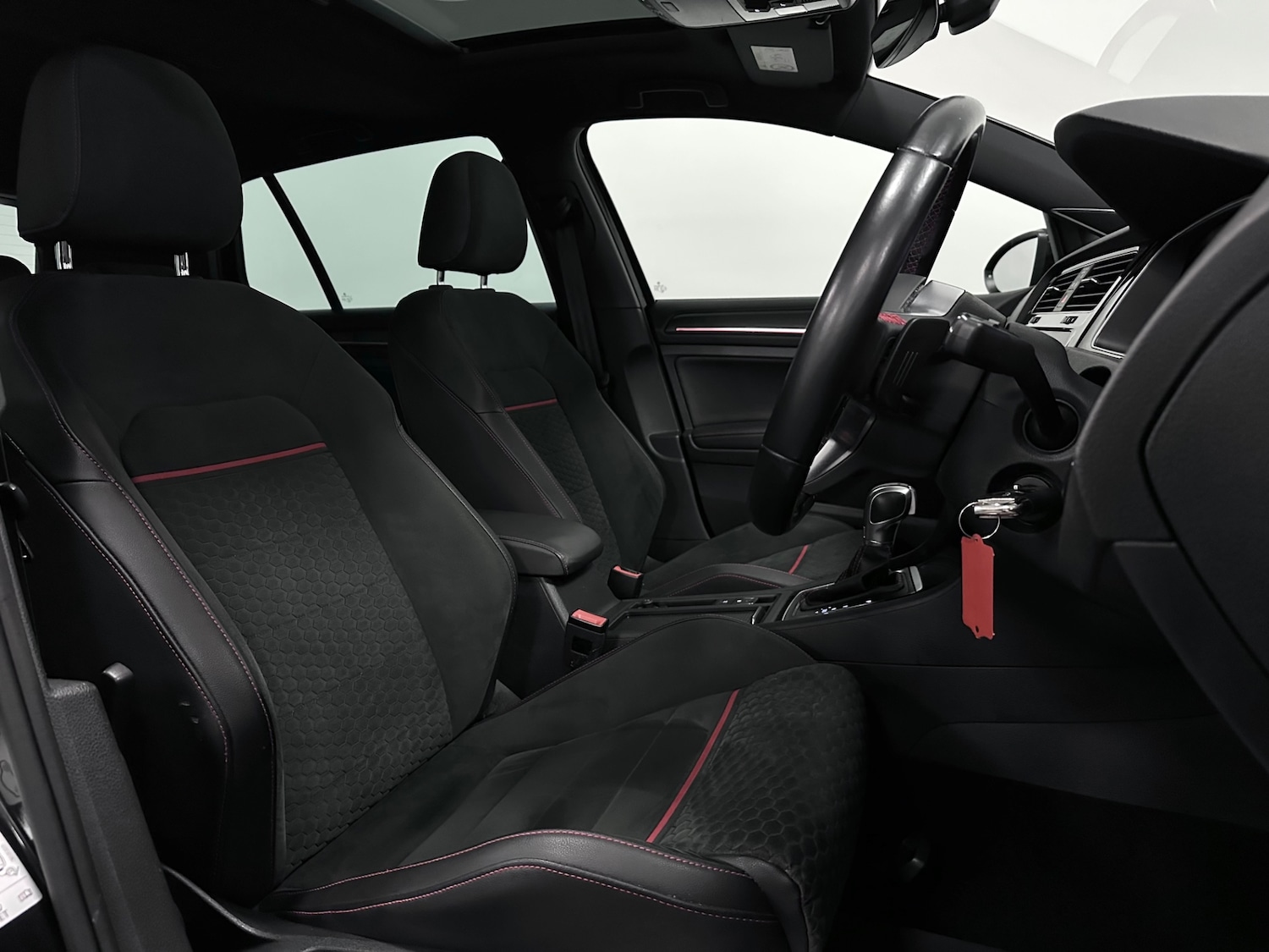 Used Volkswagen Golf 2019 for sale - 77848131: Photo 5