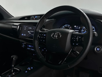 Used Toyota Hilux 2025 for sale - 78122210: Photo