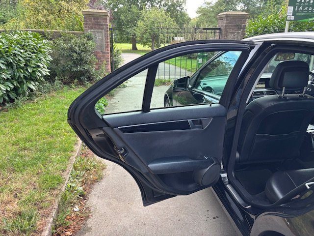 Used Mercedes-Benz C Class 2012 for sale - 76793791: Photo 10